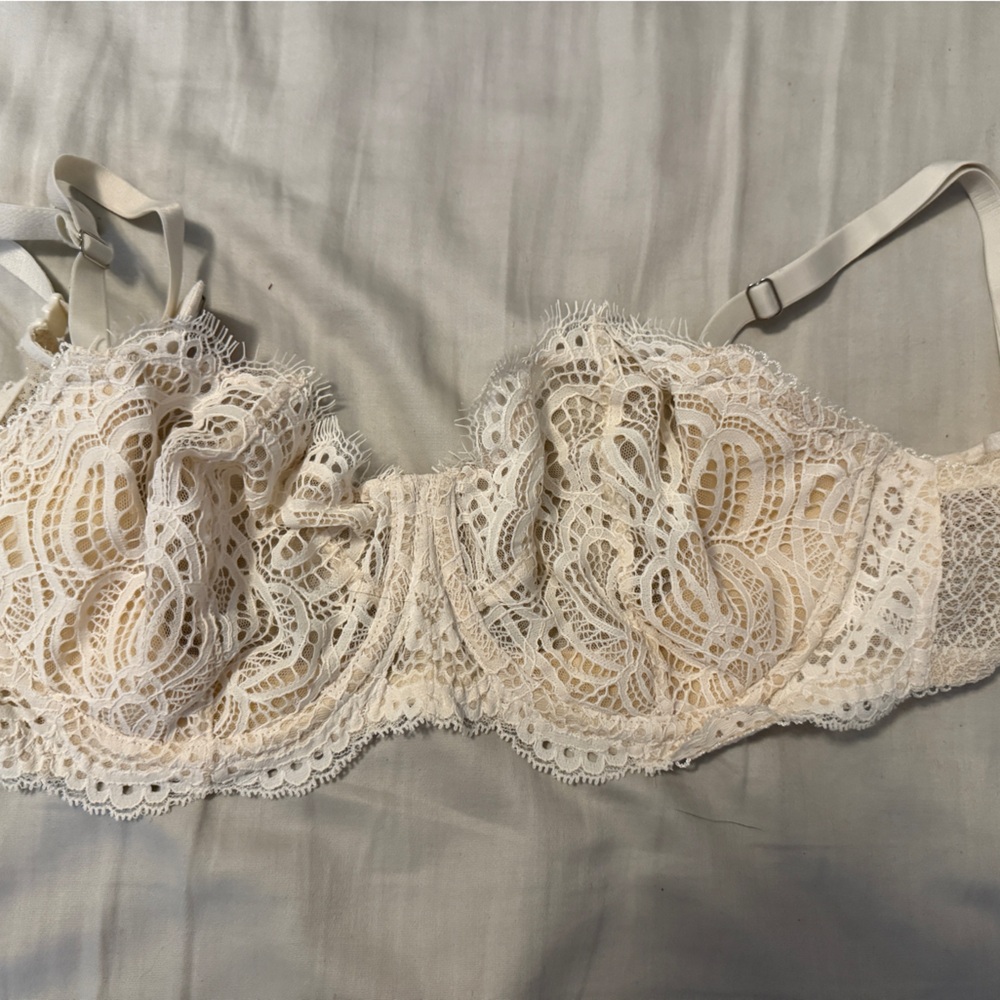 Victoria's Secret Lace Bra in Ivory